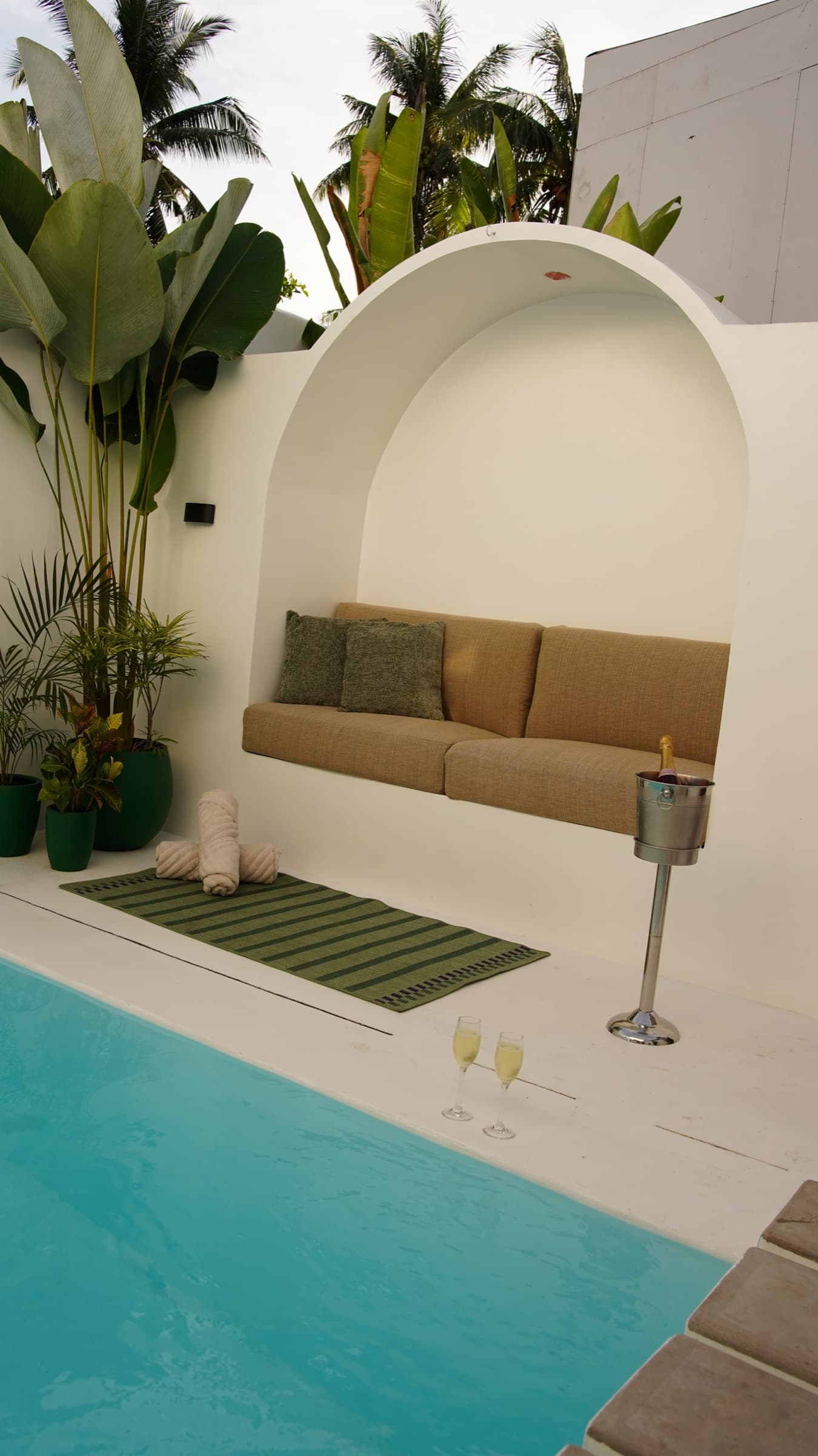 Amanzohi Siargao pool area